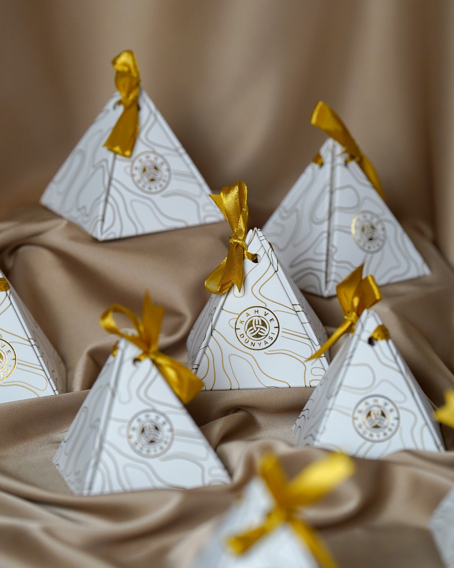 Elegant Mini Chocolate Gift Box (white)